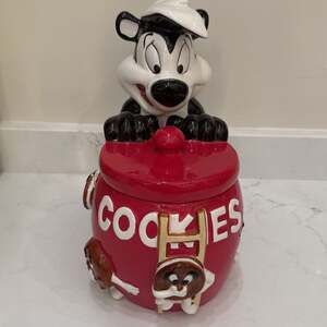 Vintage Pepe Le Cookie Jar Collectible Warner Bros. Box has shelf wear.